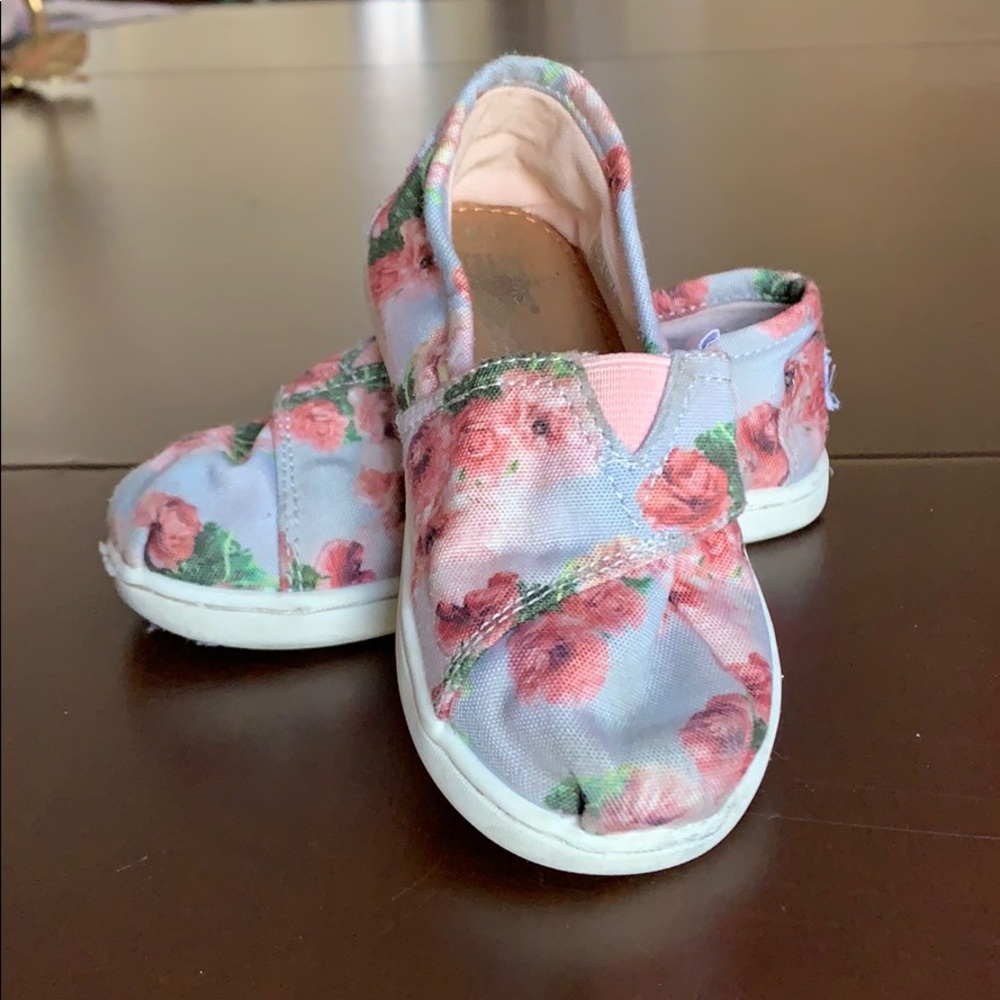 Toddler girl Toms great for the spring/summer!